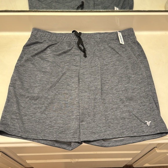 Old Navy Men’s Mesh Shorts - Picture 4 of 5
